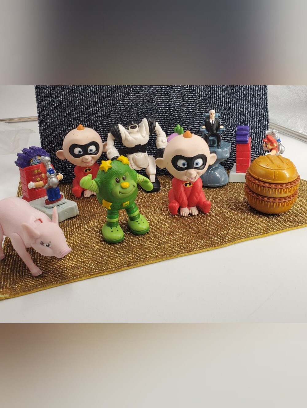 Set of 10 Nostalgic fast-food and retro figures for your collection (C24)